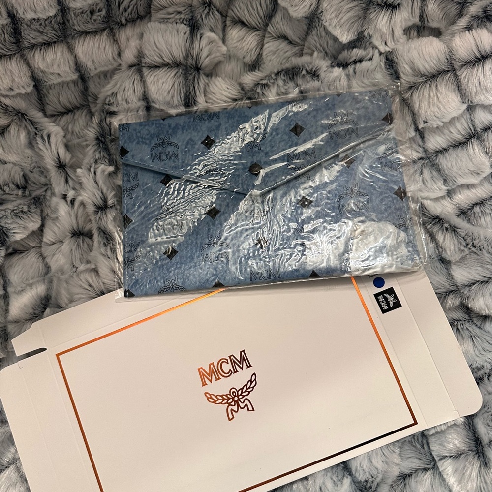 MCM Blue Monogram Clutch NEw - Picture 2 of 7
